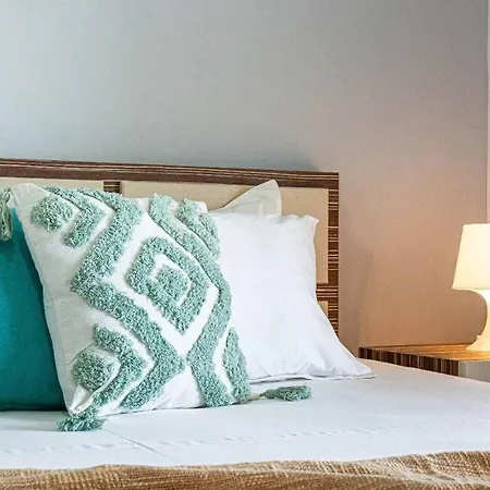 Hi'mare View 2 Room, Parking, Kitchen & Balcony *