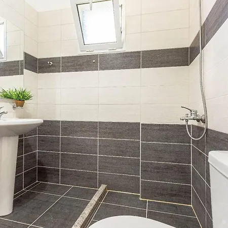 Hi'mare View 2 Room, Parking, Kitchen & Balcony * Himarë