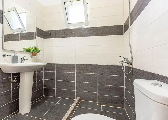 Hi'mare View 2 Room, Parking, Kitchen & Balcony * Himarë