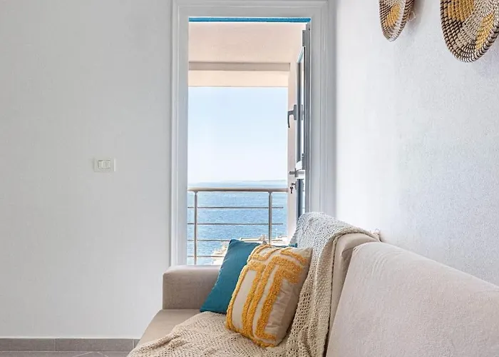 Daire Hi'mare View 2 Room, Parking, Kitchen & Balcony Himarë